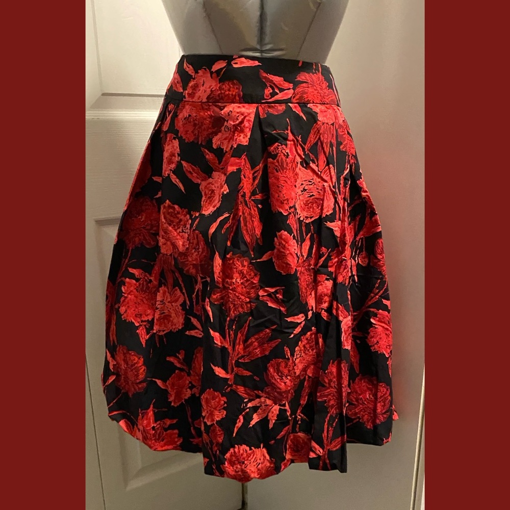 Floral, Bubble style knee length skirt.